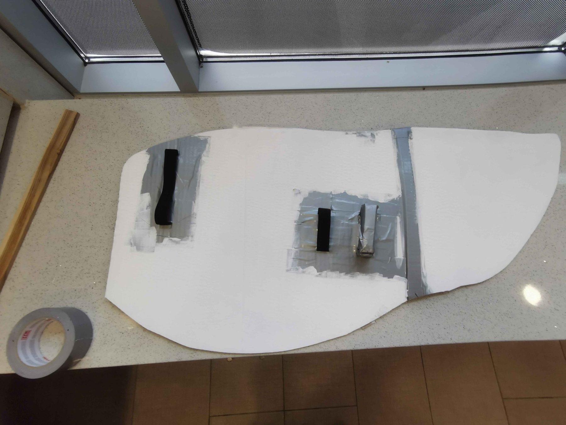 Strap side of the wing